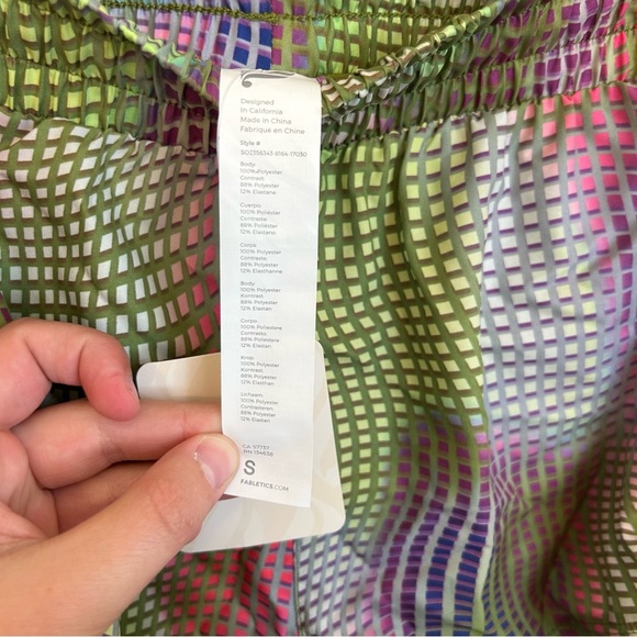 NWT Fabletics Full Speed Mid-Rise Run Shorts Size Small Melted Matrix Cosmic - Picture 8 of 10